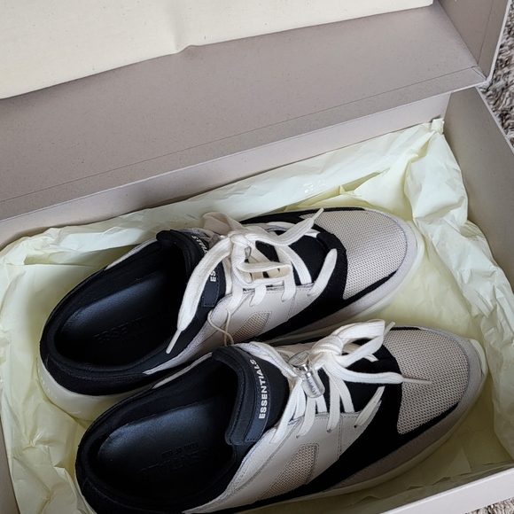 FEAR OF GOD ESSENTIALS DISTANCE RUNNERS BACKLESS - Picture 1 of 10